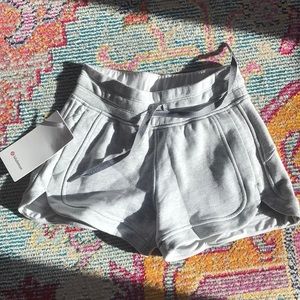 NWT lululemon shorts sz 2